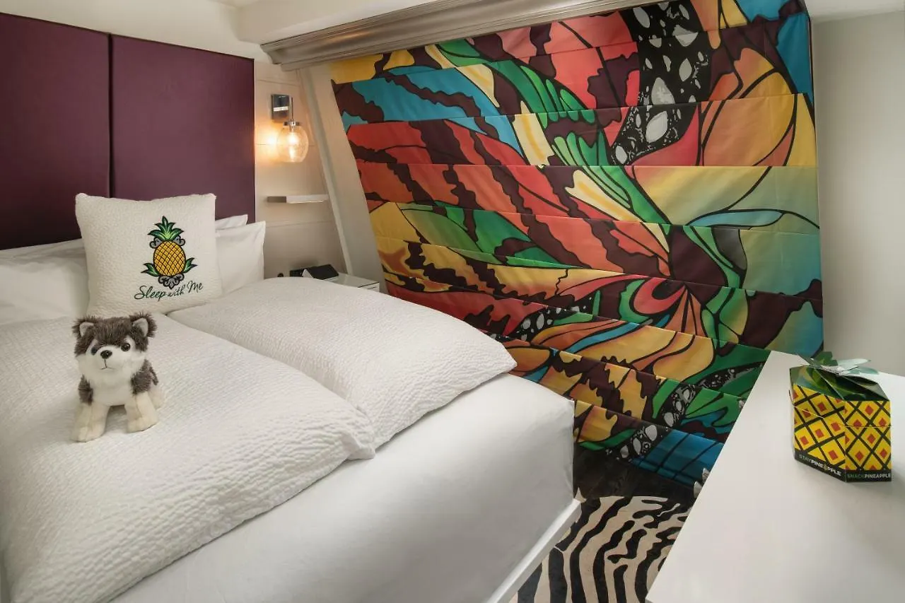 Hotel Staypineapple, An Artful Hotel, Midtown New York